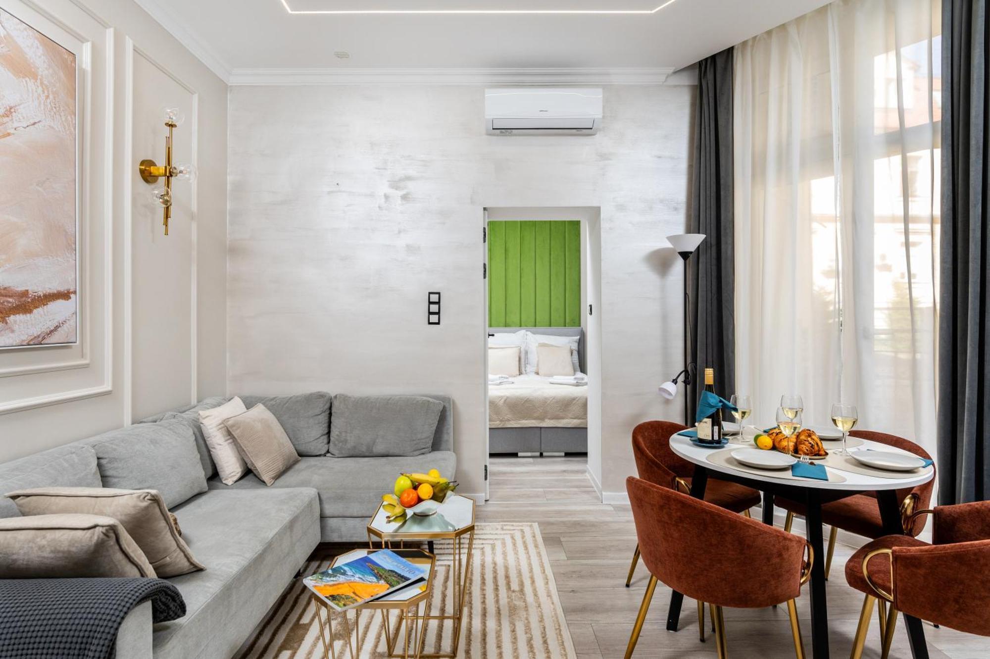 Three In One Old Town Air Conditioning Balcony Apartment Krakau